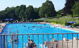 Das Bad in Bösingfeld wird auch weiter durch den Freibadverein betrieben. - Freibadverein Bösingfeld Das Bad in Bösingfeld wird auch weiter durch den Freibadverein betrieben. - Freibadverein Bösingfeld