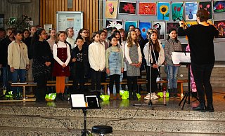 Der Unterstufenchor und die Theater-AG der Klassen 7 und 8 führen das Weihnachtsmusical im Februar auf. Im Dezember war die Aufführung dem Glatteis zum Opf gefallen. - Realschule Lemgo Der Unterstufenchor und die Theater-AG der Klassen 7 und 8 führen das Weihnachtsmusical im Februar auf. Im Dezember war die Aufführung dem Glatteis zum Opf gefallen. - Realschule Lemgo