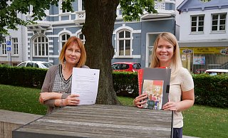 Sigrun Düe (links) und Laura Bobenhausen freuen sich über den Erfolg der Lernangebote. - Alte Hansestadt Lemgo