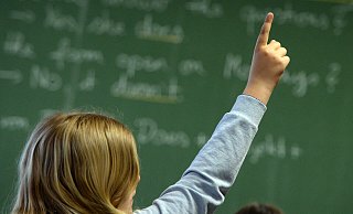 Präsenzunterricht ist vielen am liebsten - die meisten Viertklässler möchten ihn ab dem kommenden Schuljahr an einem der drei Gymnasien erhalten. - (c) Copyright 2015, dpa (www.dpa.de). Alle Rechte vorbehalten