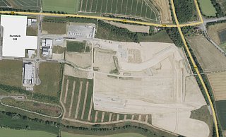 Die Grafik zeigt das Flurstück 282 im Industriepark Lippe, vom dem zwei kunststoffverarbeitende Firmen jeweils eine Teilfläche bebauen möchten. Direkt angrenzend an der B239 hat das Bauunternehmen Kögel + Nunne eine Niederlassung, am Kreisverkehr südlich der Lippestraße der Kunststofffolien-Hersteller Profectus Films und angrenzend an das große Amazon-Bauland der Estrich-Produzent Velosit. - Montage: Jost Wolf Foto: TIM-Online/Bezirksregierung Köln Geobasis NRW Die Grafik zeigt das Flurstück 282 im Industriepark Lippe, vom dem zwei kunststoffverarbeitende Firmen jeweils eine Teilfläche bebauen möchten. Direkt angrenzend an der B239 hat das Bauunternehmen Kögel + Nunne eine Niederlassung, am Kreisverkehr südlich der Lippestraße der Kunststofffolien-Hersteller Profectus Films und angrenzend an das große Amazon-Bauland der Estrich-Produzent Velosit. - Montage: Jost Wolf Foto: TIM-Online/Bezirksregierung Köln Geobasis NRW