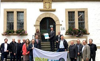 Auszeichnung als Projekt der Regionale 2022 für die Akteure des „Bündnis für Wohnen im ländlichen Raum": Erstmals kamen die Akteure analog zusammen. - Stadt Nieheim