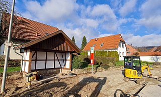Die Arbeiten an der Bushaltestelle Klenke in Brakelsiek sind derzeit in vollem Gange. - Marianne Schwarzer Die Arbeiten an der Bushaltestelle Klenke in Brakelsiek sind derzeit in vollem Gange. - Marianne Schwarzer