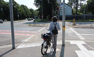 An der Kreuzung von Klingenberg- und Heidenoldendorfer Straße erhalten die Radfahrer künftig eine eigene Furt. - Jana Beckmann An der Kreuzung von Klingenberg- und Heidenoldendorfer Straße erhalten die Radfahrer künftig eine eigene Furt. - Jana Beckmann