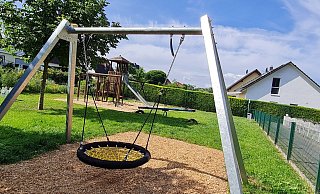 Auf dem Spielplatz in der Schweibachstraße in Schieder wurden die Wippe sowie die Nestschaukel ausgetauscht. - Marianne Schwarzer Auf dem Spielplatz in der Schweibachstraße in Schieder wurden die Wippe sowie die Nestschaukel ausgetauscht. - Marianne Schwarzer