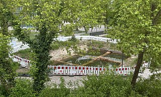 Das Loch zwischen Konzerthalle und Kurgastzentrum ist nach wie vor abgesperrt. - Alexandra Schaller Das Loch zwischen Konzerthalle und Kurgastzentrum ist nach wie vor abgesperrt. - Alexandra Schaller