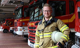 Leon Stock ist Brandmeisteranwärter - er will hauptamtlicher Feuerwehrmann werden und absolviert dazu eine 18-monatige Ausbildung. - Alexandra Schaller Leon Stock ist Brandmeisteranwärter - er will hauptamtlicher Feuerwehrmann werden und absolviert dazu eine 18-monatige Ausbildung. - Alexandra Schaller