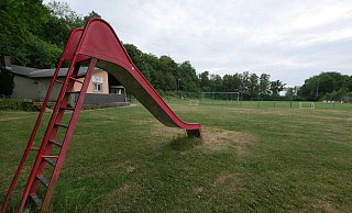 Der Bereich oberhalb des Sportplatzes am Sporthaus soll als neuer Bolzplatz hergerichtet werden. - Jost Wolf