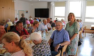 Adelheid Schütte hat das Café Pause seinerzeit ins Leben gerufen. Auch Walter Hagemeier ist von Beginn an ehrenamtlich dabei. - Lorraine Brinkmann Adelheid Schütte hat das Café Pause seinerzeit ins Leben gerufen. Auch Walter Hagemeier ist von Beginn an ehrenamtlich dabei. - Lorraine Brinkmann