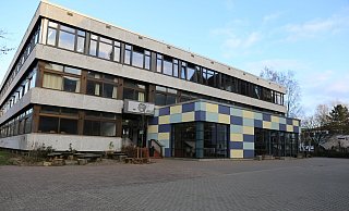 Der Schulhof des Leopoldinums könnte dringend mal eine Aufhübschung vertragen. - Alina Hetland(LZ)
