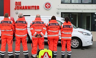Tag der Sicherheit: Nach einem Vortrag der Polizei Lippe überStraftaten zum Nachteil älterer Menschen beraten die Johanniter zum Hausnotruf und mehr Sicherheit zu Hause oder unterwegs. - Johanniter Lippe-Höxter