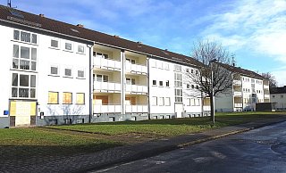 Mehrere Häuser an der Wolfgang-Hirth-Straße sollten zu Sozialwohnungen umgebaut werden. Doch weil die Stadt das Vorhaben nicht fristgerecht umsetzen kann, will der Bund nun sein Fördergeld zurück. - Stadt Detmold Mehrere Häuser an der Wolfgang-Hirth-Straße sollten zu Sozialwohnungen umgebaut werden. Doch weil die Stadt das Vorhaben nicht fristgerecht umsetzen kann, will der Bund nun sein Fördergeld zurück. - Stadt Detmold
