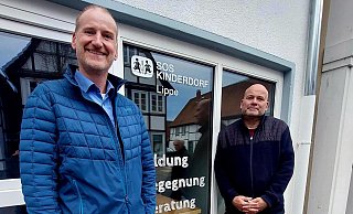Holger Nickel, Leiter des Blomberger Treffpunkts des SOS Kinderdorfes (links), und Sozialpädagoge Holger Busch haben übergangsweise ein Büro in der Mittelstraße bezogen. - Janet König Holger Nickel, Leiter des Blomberger Treffpunkts des SOS Kinderdorfes (links), und Sozialpädagoge Holger Busch haben übergangsweise ein Büro in der Mittelstraße bezogen. - Janet König