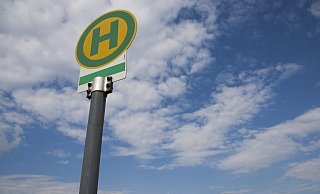 In Schieder-Schwalenberg werden fünf weitere Bushaltestellen barrierefrei umgebaut. - Pixabay