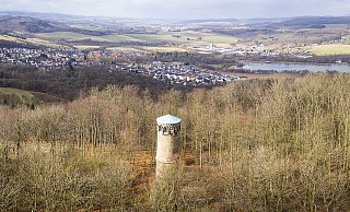 Der Kahlenbergturm in Schieder-Schwalenberg mit dem Schiedersee im Hintergrund. - Archivfoto: Torben Gocke Der Kahlenbergturm in Schieder-Schwalenberg mit dem Schiedersee im Hintergrund. - Archivfoto: Torben Gocke