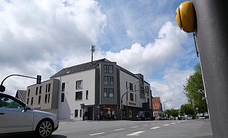 Nachdem der Hiddeser Hof abgerissen wurde, entstand im Zentrum von Hiddesen ein Neubau. Der Heimatverein hofft nun auf Maßnahmen gegen eine „fortwährende negative Entwicklung" des Ortsbildes. - Sven Koch(LZ) Nachdem der Hiddeser Hof abgerissen wurde, entstand im Zentrum von Hiddesen ein Neubau. Der Heimatverein hofft nun auf Maßnahmen gegen eine „fortwährende negative Entwicklung" des Ortsbildes. - Sven Koch(LZ)
