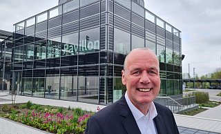 Mit einer optimistischen Grundhaltung geht Phoenix-Contact-Chef Frank Stührenberg auf die Messe. Denn dass die Produkte rund um die All Electric Society in den nächsten Jahren mehr denn je gute Märkte finden werden , ist für ihn sonnenklar. - Marianne Schwarzer
