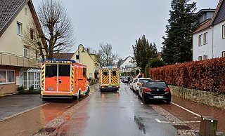 Feuerwehr und Rettungsdienst sind in der Brunnenstraße im Einsatz. - Feuerwehr Horn-Bad Meinberg