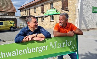 "Damit das mal klar ist: Wir lieben beide Schwalenberg." Und genau das ist der Grund, warum Marcus Rohde nun das Ladenlokal von Thomas Grytz pachtet und den Schwalenberger Markt ganz neu aufziehen will, - Marianne Schwarzer