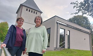Karola Durgeloh (links), Vorsitzende der Caritas-Konferenz Schieder-Schwalenberg, und Claudia Theis, Mitglied des Kirchenvorstandes, freuen sich auf viele Gäste. - Michaela Weiße