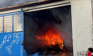 Zu einem Brand in einer Lagerhalle an der Straße An der Bega ist die Feuerwehr am Freitagabend ausgerückt. - Feuerwehr Lemgo