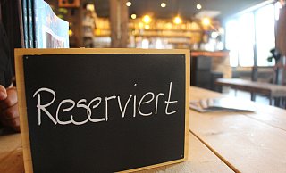 Reservieren und dann nach zwei Stunden wieder den Tisch räumen müssen? In Lippe hält sich dieses Vorgehen in Grenzen. - Janet König