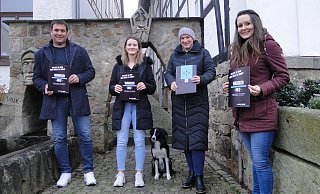 Sie sind stolz auf das neue Projekt: Stefan Stuckenberg von Blomberg Marketing, Larissa Gräber aus Lügde, Denise Kieslich aus Schieder-Schwalenberg und Julia Stein von Marketing Extertal . - Hajo Gärtner