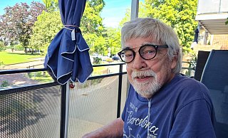Seine Lungenerkrankung macht es ihm unmöglich, sich noch stark politisch zu engagieren. Stephan Sauer hat deshalb schweren Herzens sein Ratsmandat niedergelegt. - Marianne Schwarzer Seine Lungenerkrankung macht es ihm unmöglich, sich noch stark politisch zu engagieren. Stephan Sauer hat deshalb schweren Herzens sein Ratsmandat niedergelegt. - Marianne Schwarzer