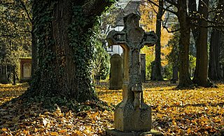 Grabsteine müssen in Extertal von Angehörigen kontrolliert werden. - Symbolfoto: Pixabay Grabsteine müssen in Extertal von Angehörigen kontrolliert werden. - Symbolfoto: Pixabay