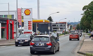 Auf dem Bruchweg in Lemgo herscht viel Verkehr. Da kann es schonmal unübersichtlich werden. - Nadine Uphoff Auf dem Bruchweg in Lemgo herscht viel Verkehr. Da kann es schonmal unübersichtlich werden. - Nadine Uphoff