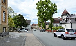 Im Bereich von Ceweco-Haus und gegenüberliegender Arztpraxis parken vor allem während der Woche zahlreiche Autos. - Karin Prignitz Im Bereich von Ceweco-Haus und gegenüberliegender Arztpraxis parken vor allem während der Woche zahlreiche Autos. - Karin Prignitz