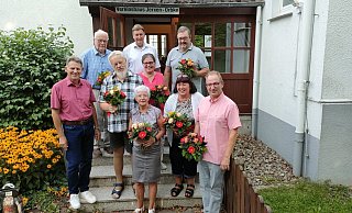 Ausgezeichnet: (hintere Reihe von links) Adolf Twellmann, Jürgen Berghahn und Jürgen Heistermann, (Mitte von links) Klaus Lömker (Vorsitzender OV Jerxen-Orbke), Fritz Eichmann und Dagmar Heistermann sowie (vorn von links) Gisela Röttgen, Erika Streeck und Oliver Hermann. - SPD
