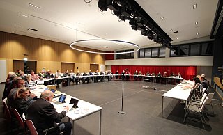 Im Kalletaler Rat - hier eine Sitzung im Bürgerbegegnungszentrum Hohenhausen - gibt es nach zwei Austritten aus der SPD-Fraktion ein Patt zwischen SPD und Grünen auf der einen Seite und CDU und UKB auf der anderen Seite. - Jens Rademacher Im Kalletaler Rat - hier eine Sitzung im Bürgerbegegnungszentrum Hohenhausen - gibt es nach zwei Austritten aus der SPD-Fraktion ein Patt zwischen SPD und Grünen auf der einen Seite und CDU und UKB auf der anderen Seite. - Jens Rademacher