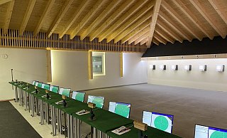 Die modernisierte und digitalisierte Schießsportanlage im Rischenauer Schützenhaus. Unter Normalbedingungen könnten hier zehn Sportschützen gleichzeitig schießen. - Schützenverein Rischenau Die modernisierte und digitalisierte Schießsportanlage im Rischenauer Schützenhaus. Unter Normalbedingungen könnten hier zehn Sportschützen gleichzeitig schießen. - Schützenverein Rischenau