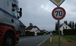 Gefährlich ist die Situation für Fußgänger in Meiersfeld. - Sven Koch Gefährlich ist die Situation für Fußgänger in Meiersfeld. - Sven Koch