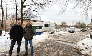 Arne Brand (links) und Uwe Acker blicken trotz Baustelle auf ein veranstaltungsvolles Jahr 2024 am Hermannsdenkmal. - LVL