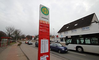 Die Bushaltestelle "Friedrichs" in Bösingfeld steht schon lange auf der Prioritätenliste der Gemeinde. Dieses Jahr soll sie endlich umgebaut werden. - Archivfoto: Jens Rademacher Die Bushaltestelle "Friedrichs" in Bösingfeld steht schon lange auf der Prioritätenliste der Gemeinde. Dieses Jahr soll sie endlich umgebaut werden. - Archivfoto: Jens Rademacher