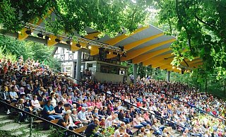 Die Stadt Horn-Bad Meinberg lädt erneut ihre Senioreninnen und Senioren auf die Freilichtbühne Bellenberg ein. - Freilichtbühne Bellenberg Die Stadt Horn-Bad Meinberg lädt erneut ihre Senioreninnen und Senioren auf die Freilichtbühne Bellenberg ein. - Freilichtbühne Bellenberg