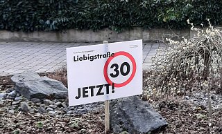 Eine klares Statement von Anwohnern der Liebigstraße, die gerne "Tempo 30" auf der Straße vor ihrem Haus sehen würden. - Bürgerinitiative Lebenswerte Südstadt Lemgo Eine klares Statement von Anwohnern der Liebigstraße, die gerne "Tempo 30" auf der Straße vor ihrem Haus sehen würden. - Bürgerinitiative Lebenswerte Südstadt Lemgo