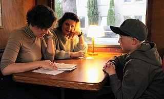 Die Jugendlichen wurden von den Ermittlerteams ordentlich in die Mangel genommen. - Lorraine Brinkmann Die Jugendlichen wurden von den Ermittlerteams ordentlich in die Mangel genommen. - Lorraine Brinkmann