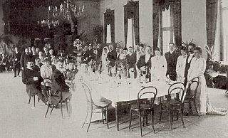Eine Feier im früheren Saal des "Lippischen Hofes", vermutlich um die 1920er Jahre. - Landesarchiv