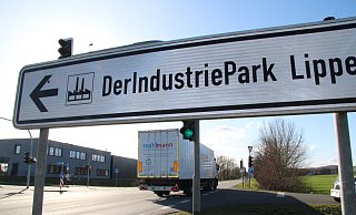 Die Einfahrt zum Industriepark Lippe wird auch Amazon nutzen. - Dieter Asbrock