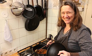 Die Detmolderin Angelika Fuchs hat die Plattform "MamaManna" gegründet. Hier können sich Menschen vernetzen, die gerne für andere kochen oder selbst genießen wollen. - Janet König