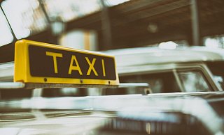 Der Taxifahrer rückte seine Geldbörse nicht heraus - der Räuber floh unverrichteter Dinge. - Symbolbild Pixabay Der Taxifahrer rückte seine Geldbörse nicht heraus - der Räuber floh unverrichteter Dinge. - Symbolbild Pixabay