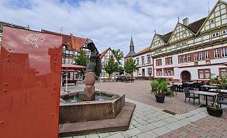 Noch sind sie jungfräulich: Die Stelen an markanten Stellen in der Innenstadt werden in den nächsten Wochen mit Informationstafeln auf Plexiglas bestückt. - Marianne Schwarzer