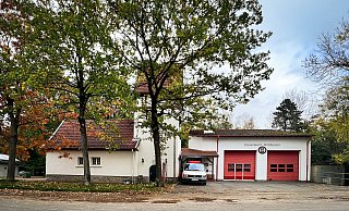 Das Feuerwehrger&auml;tehaus an der Ecke Katerallee und Erbhofstra&szlig;e ist nicht mehr auf dem neuesten Stand. Urspr&uuml;nglich war eine Sanierung geplant, nun ist die Rede von einem kompletten Neubau an der Hindenburgstra&szlig;e. - Raphael Bartling