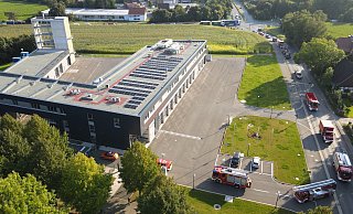 Die Fahrzeug-Karawane der Feuerwehr absolviert die letzten Meter auf ihrem Weg zur neuen Hauptwache an der Lockhauser Straße. - Jan Henrik Ostmeier/Freiwillige Feuerwehr Bad Salzuflen Die Fahrzeug-Karawane der Feuerwehr absolviert die letzten Meter auf ihrem Weg zur neuen Hauptwache an der Lockhauser Straße. - Jan Henrik Ostmeier/Freiwillige Feuerwehr Bad Salzuflen