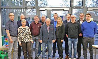 Die Leopoldshöher Christdemokraten haben ihren Vorstand neu gewählt. Vorsitzender des CDU-Gemeindeverbands bleibt Klaus Fiedler (Sechster von links). Foto: CDU Leopoldshöhe - CDU Leopoldshöhe Die Leopoldshöher Christdemokraten haben ihren Vorstand neu gewählt. Vorsitzender des CDU-Gemeindeverbands bleibt Klaus Fiedler (Sechster von links). Foto: CDU Leopoldshöhe - CDU Leopoldshöhe