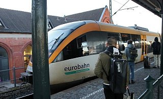 Die Eurobahn fährt im Bahnhof Detmold ein. Bis zum Sommer ist eine direkte Verbindung zum ICE-Bahnhof in Bielefeld allerdings selten. - Archivfoto: Bernhard Preuss Die Eurobahn fährt im Bahnhof Detmold ein. Bis zum Sommer ist eine direkte Verbindung zum ICE-Bahnhof in Bielefeld allerdings selten. - Archivfoto: Bernhard Preuss