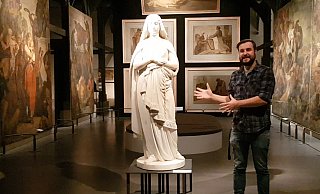 Joschka Jakob-Feuerborn führt durch das Lippische Landesmuseum Detmold. - Landesmuseum